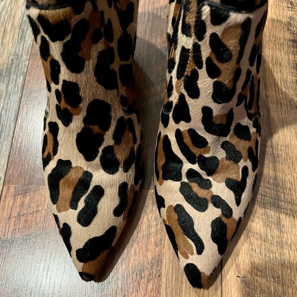 AQUATALIA Marilisa Leopard Calf Hair Kitten Heel Booties Size 8 - Picture 9 of 13